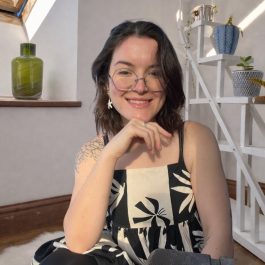 Elen Headshot - With Background